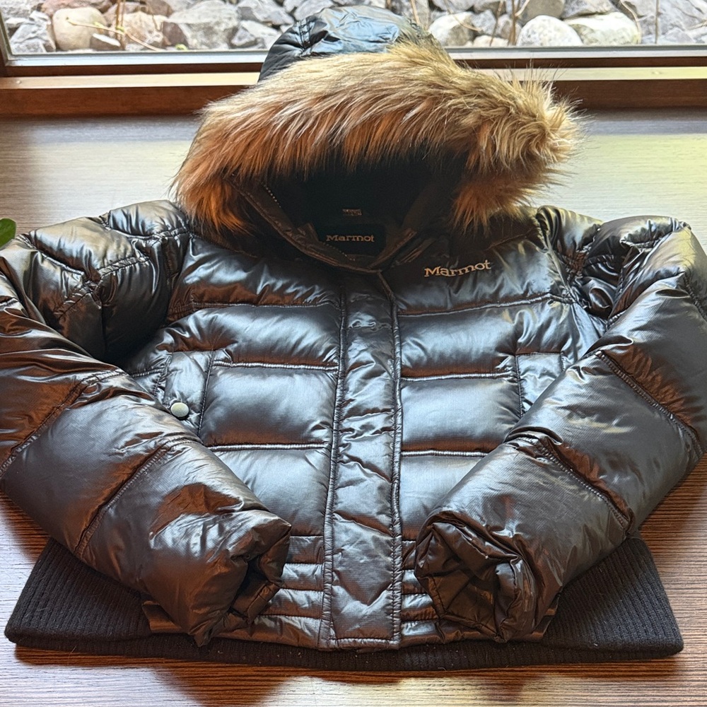 Marmot Women’s Shiny Black Puffer Jacket with Faux Fur Hood Trim